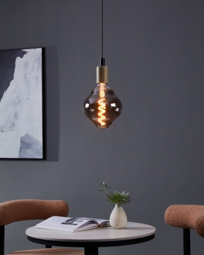 Eglo E27 Led Cl150 Røgfarvet Dekorationspære Med Spiral Og Varmt Hvidt Lys