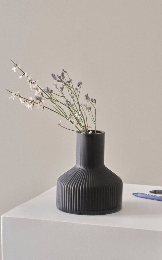 WERA glassvase - høyde 14 cm Mørk grå