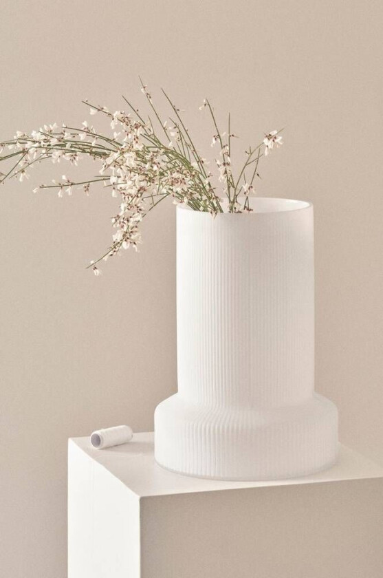 ATTICUS SANDBLAST glassvase - høyde 28,5 cm Hvit