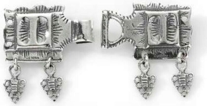 Romeriksbunad, Beltespenne i 925 oksidert sølv med lite øsken bak