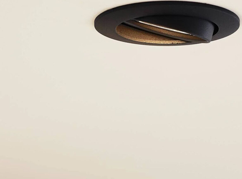 Prios innfelt taklampe Fibur, svart, aluminium, Ø 8,2 cm