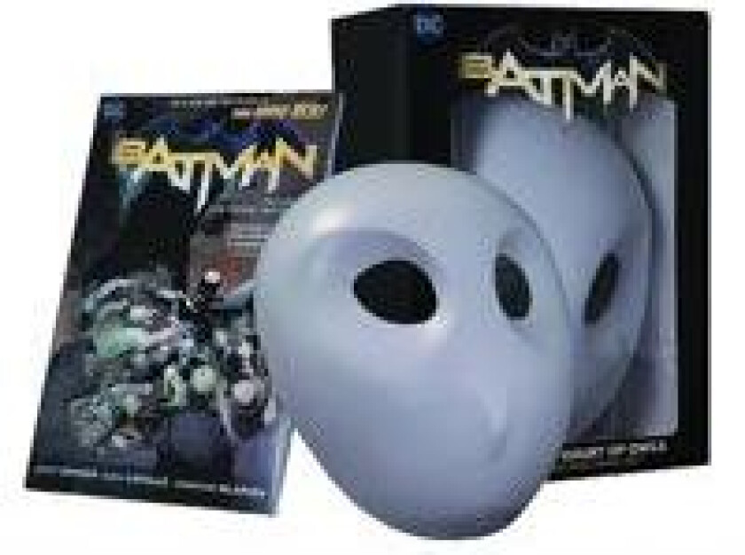 Batman: The Court of Owls Mask and Book Set