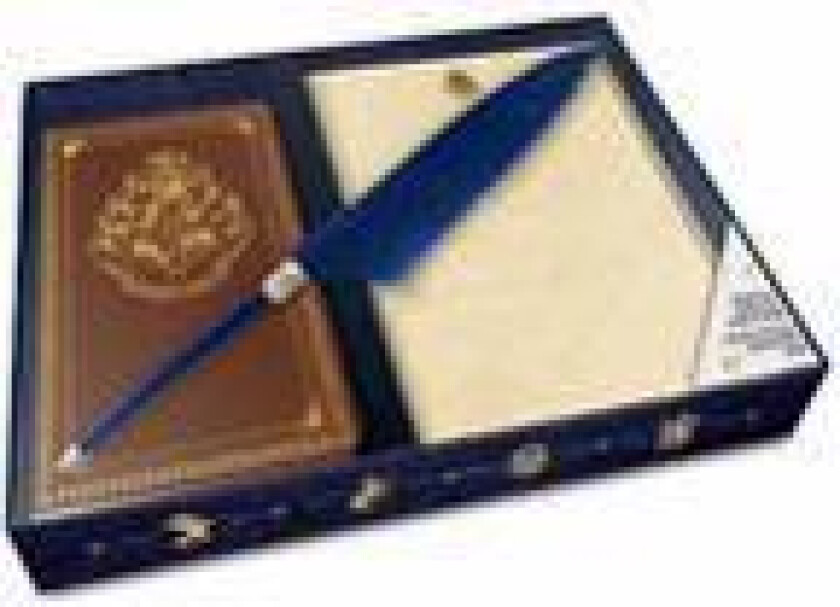 Harry Potter: Hogwarts' School of Witchcraft and Wizardry Desktop Stationery Set