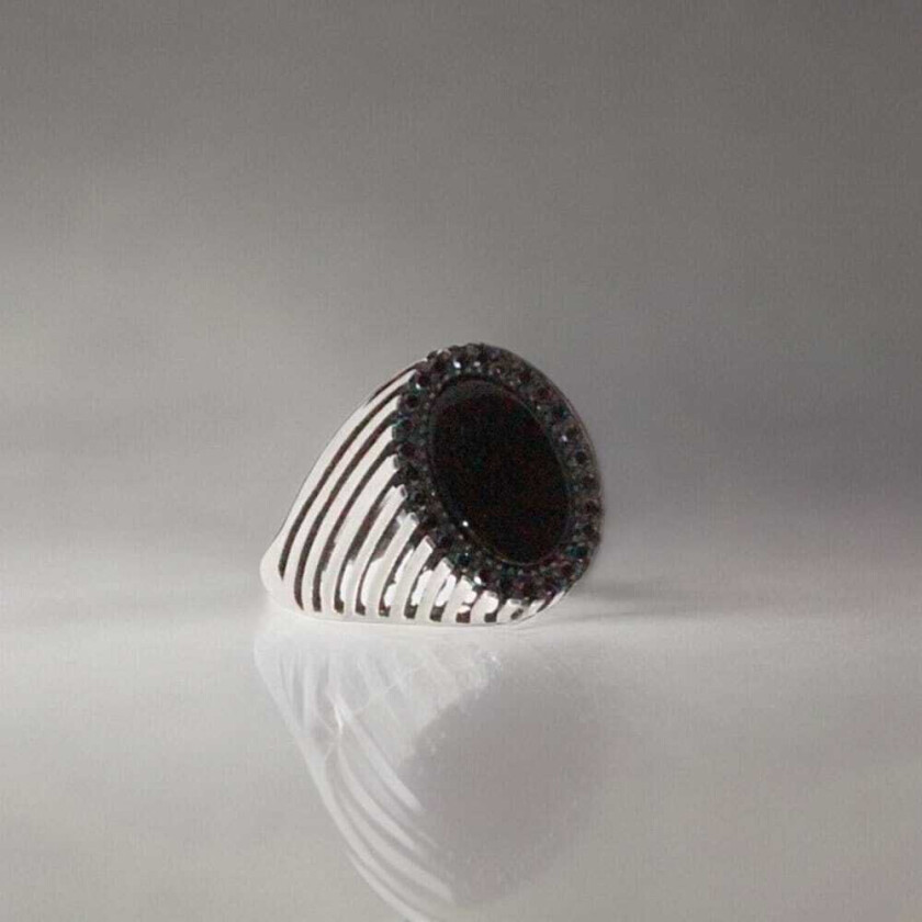 Sterling sølv ring stripet orientalsk mønster hælring for menn svart rund stein