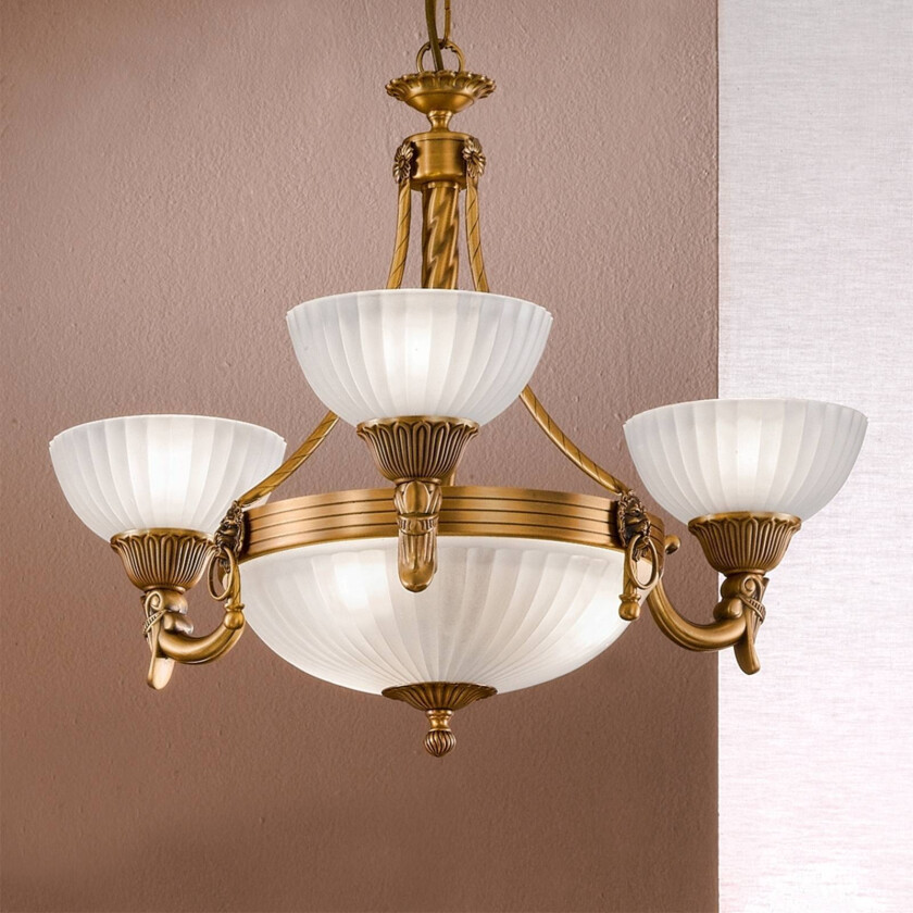 Raffinert NOAM lysekrone 64 cm