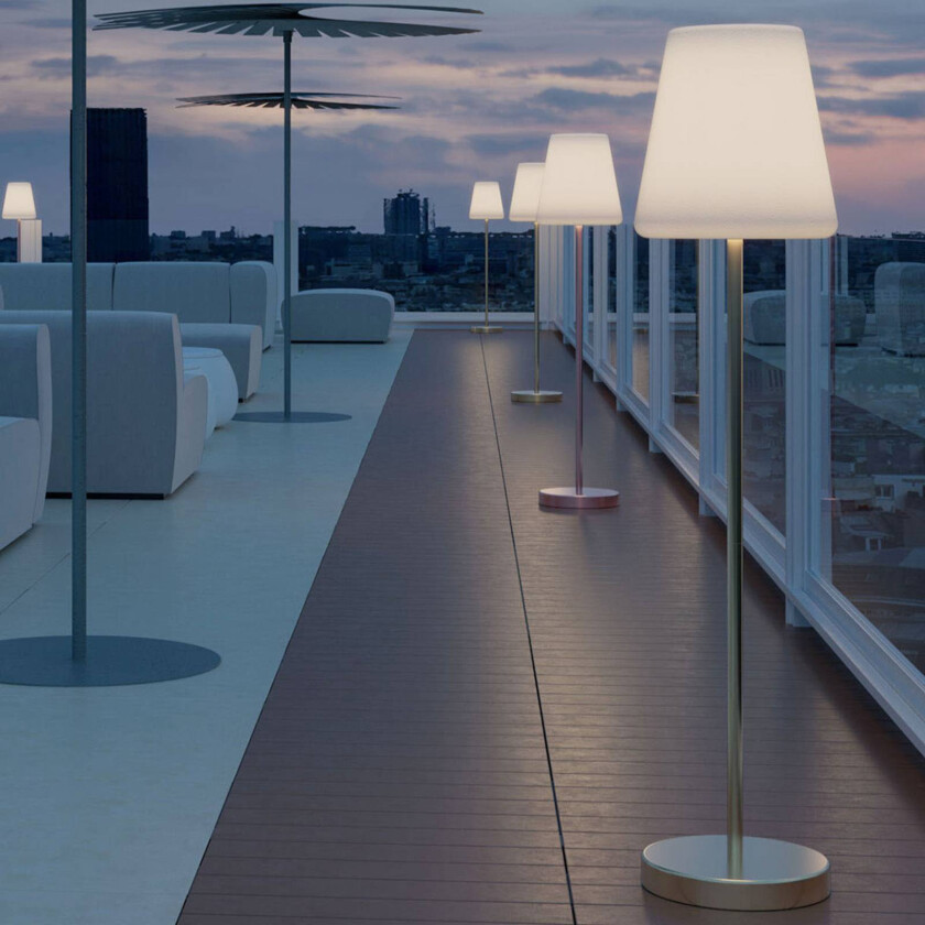 Lola Slim 120 solcellegulvlampe antracit