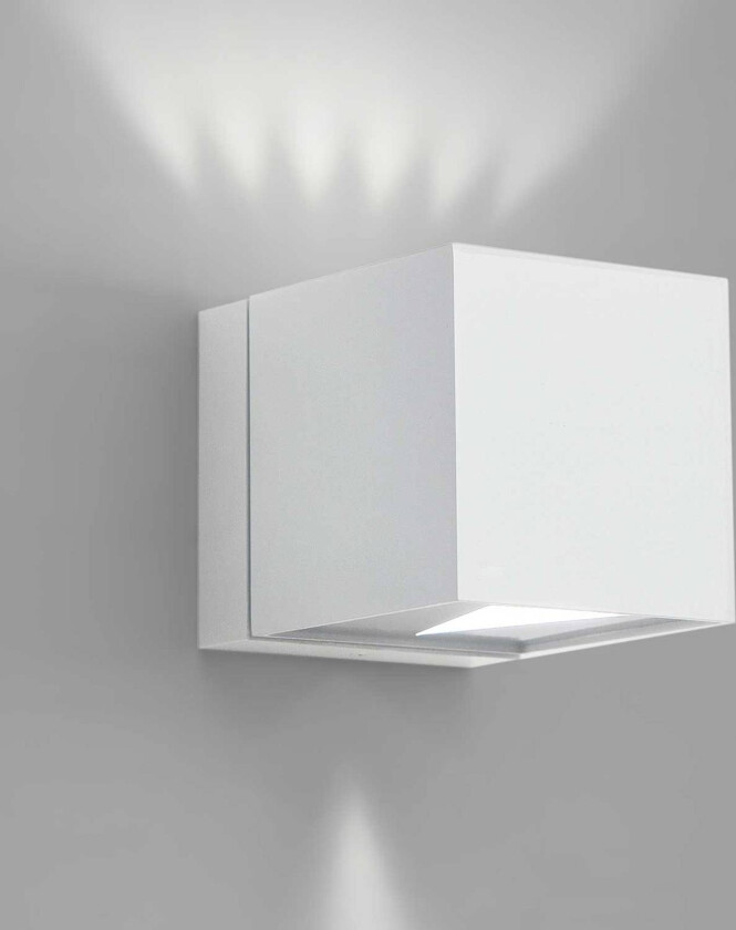 Vegglampe Dau med terningform up-og downlight hvit