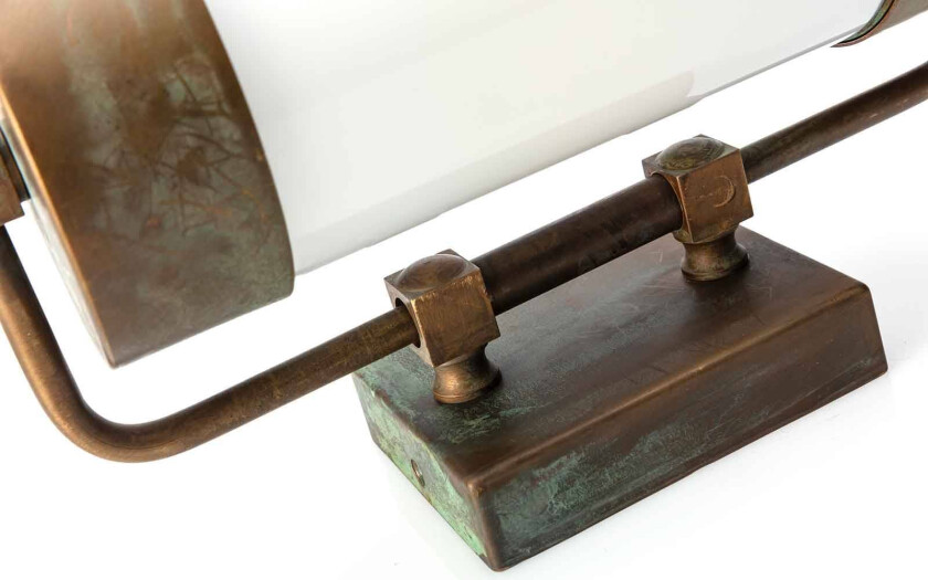 Silindar 3356 utendørs vegglampe, messing/opal