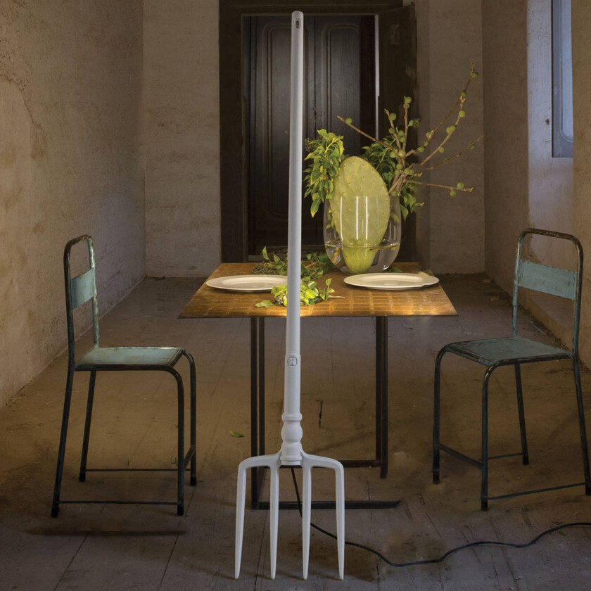 Tobia - LED-gulvlampe i form av høygaffel