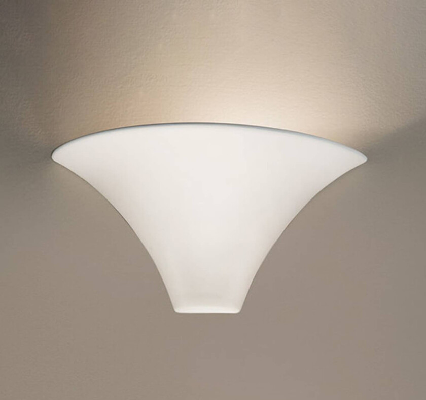 Eksklusiv Cardin vegglampe som er vakker i hvitt