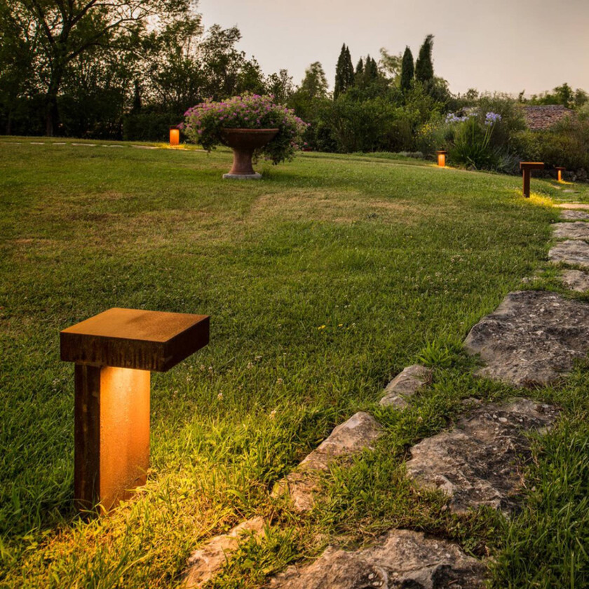 Rusty Pathlight - rustbrun sokkelbelysning