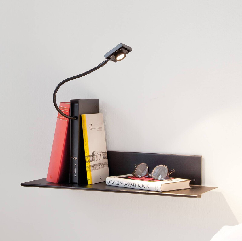 Oskar on the Shelf, svart, venstre