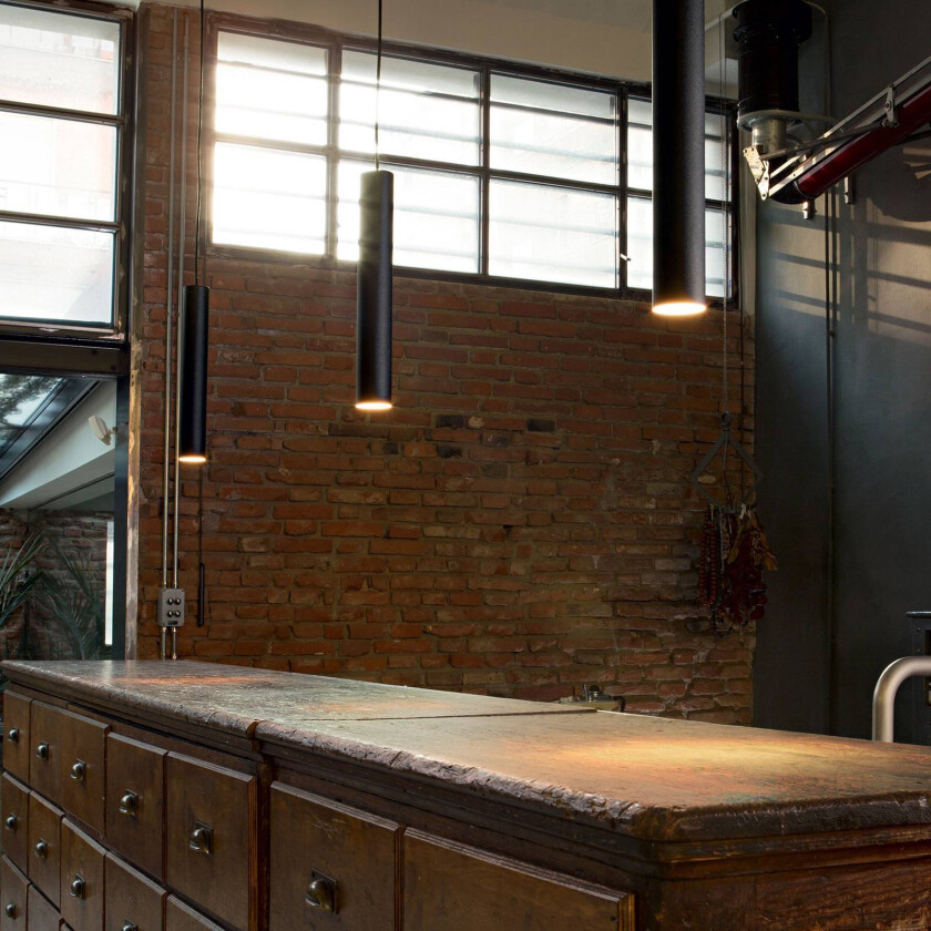 LED-hengelampe Look i smal form, svart