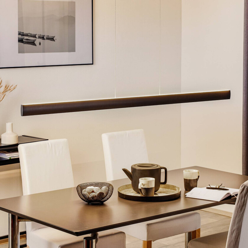 LED-hengelampe Runa, svart, lengde 152 cm