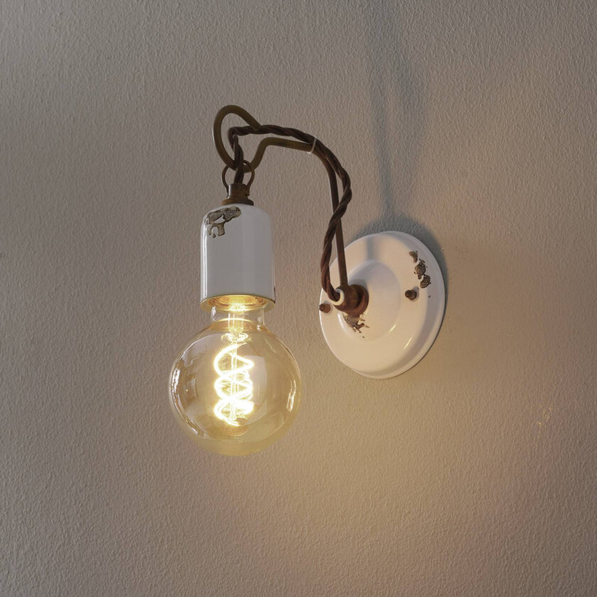 C665 vegglampe i hvit vintage-stil
