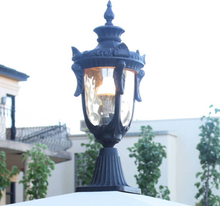 PHILADELPHIA sokkellampe i historisk design.