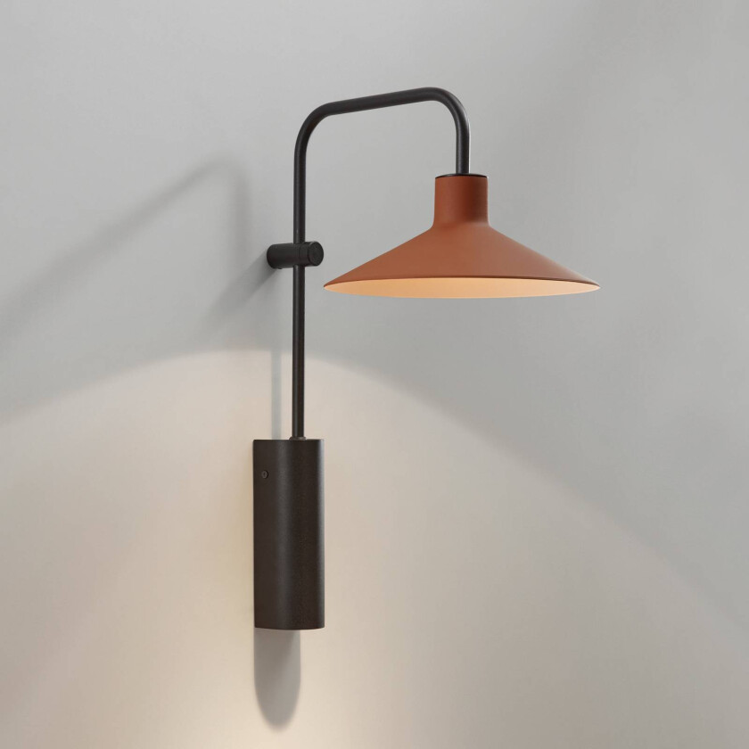 Platet A02 vegglampe E14 bryter terrakotta