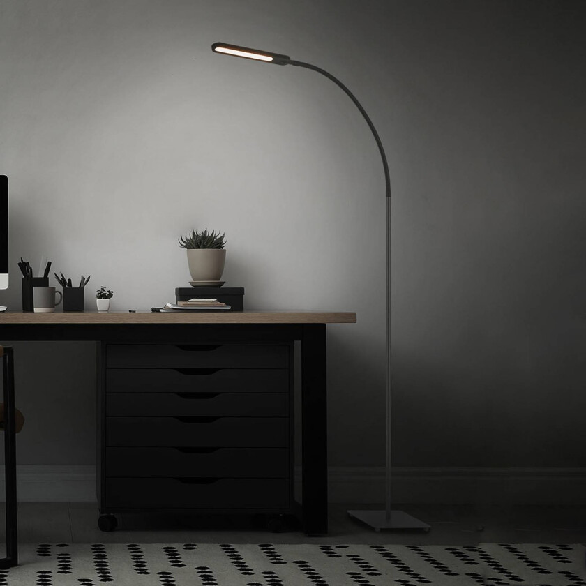 LED-gulvlampe Servo, dimbar, CCT, svart
