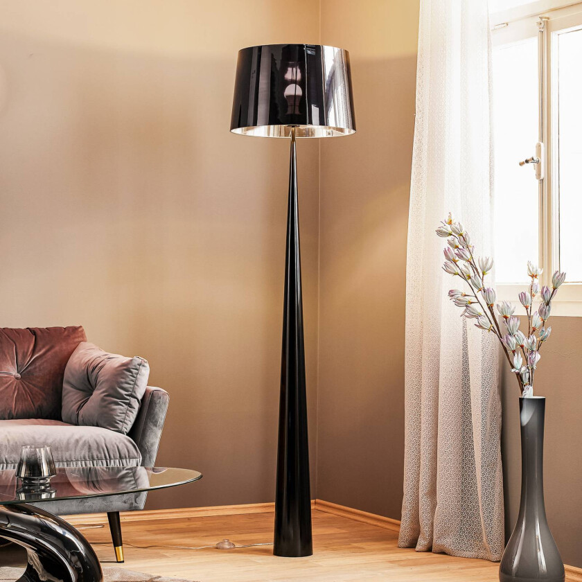 Gulvlampe Totem LS med krom finish, svart