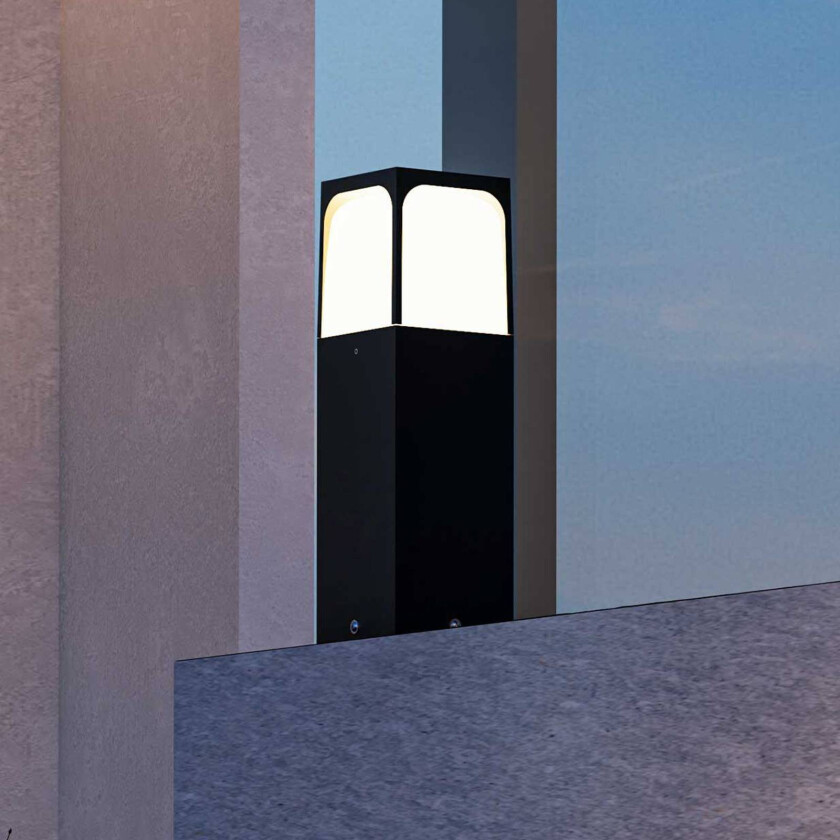 sokkellampe Veta, høyde 30 cm, svart, aluminium