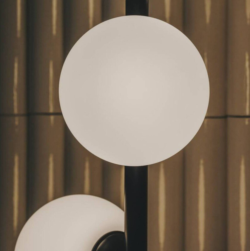 LED-gulvlampe Perlina, høyde 170 cm, svart, stål