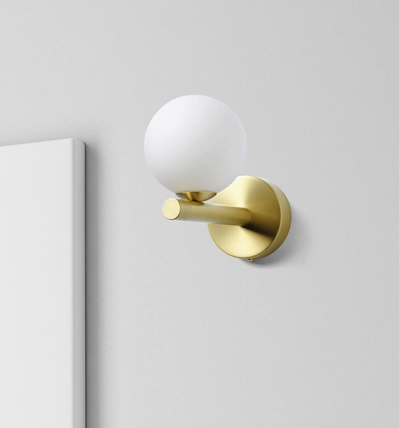 Pomi vegglampe, 1 lyskilde, gull/hvit, glass, kule