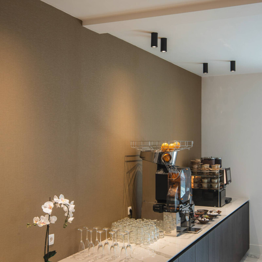 Enola B taklampe, svart, aluminium, høyde 14 cm