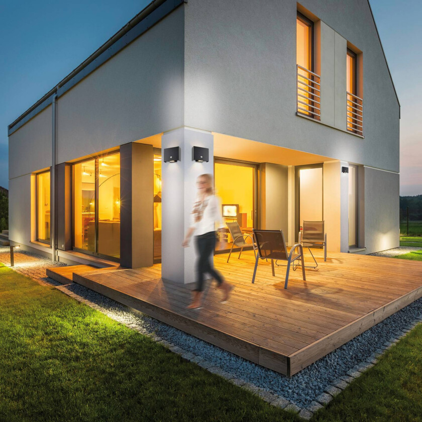 Utendørs vegglampe Amin, oppladbart batteri, svart aluminium