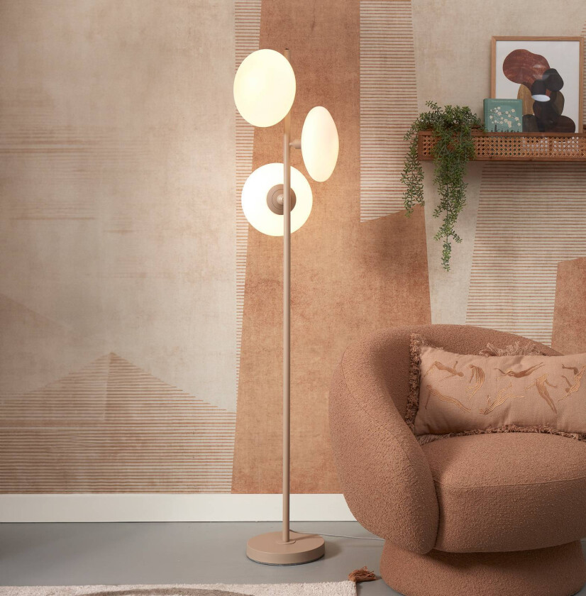 Det dreier seg om RoMi gulvlampe Sapporo