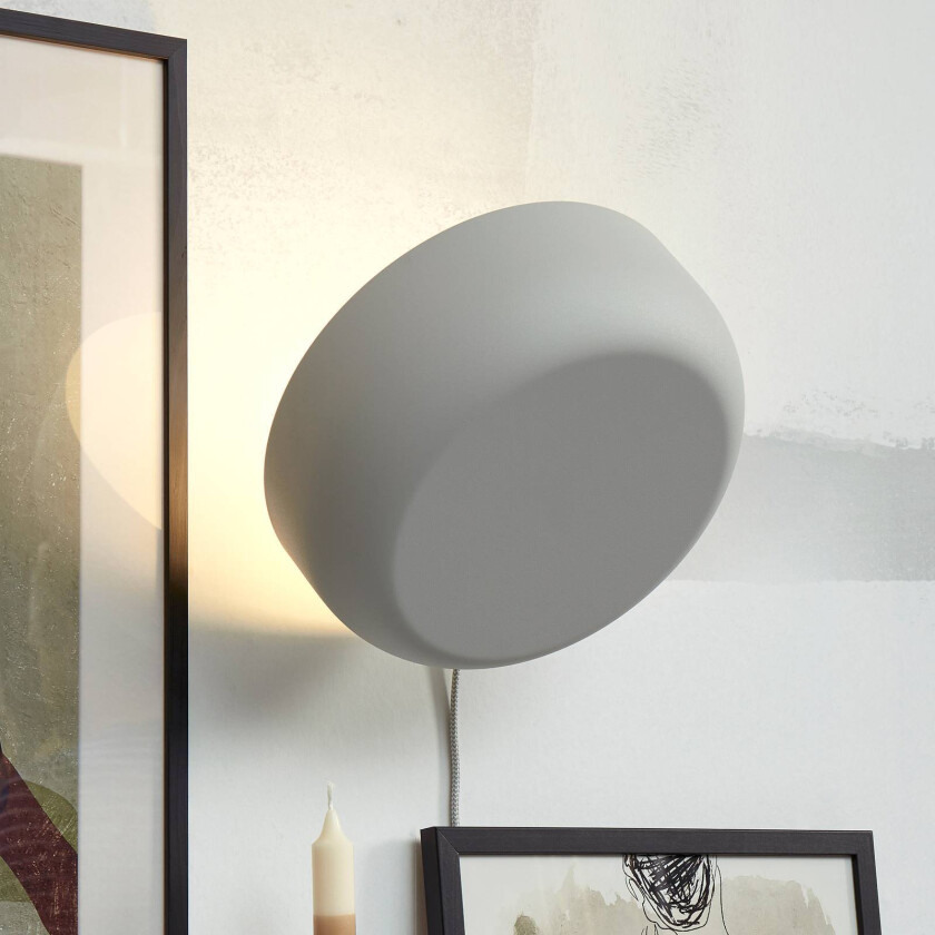 Det dreier seg om RoMi Porto vegglampe, lys grå