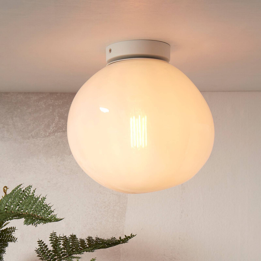 Det dreier seg om RoMi taklampe Helsinki, melkehvit