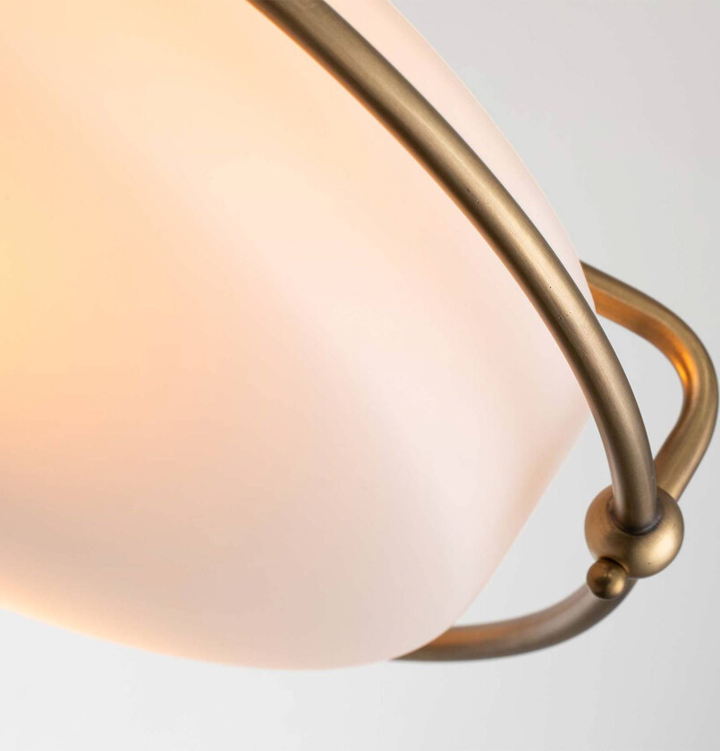 Griffin F taklampe, Ø 42 cm, skjerm i opalt glass, messing