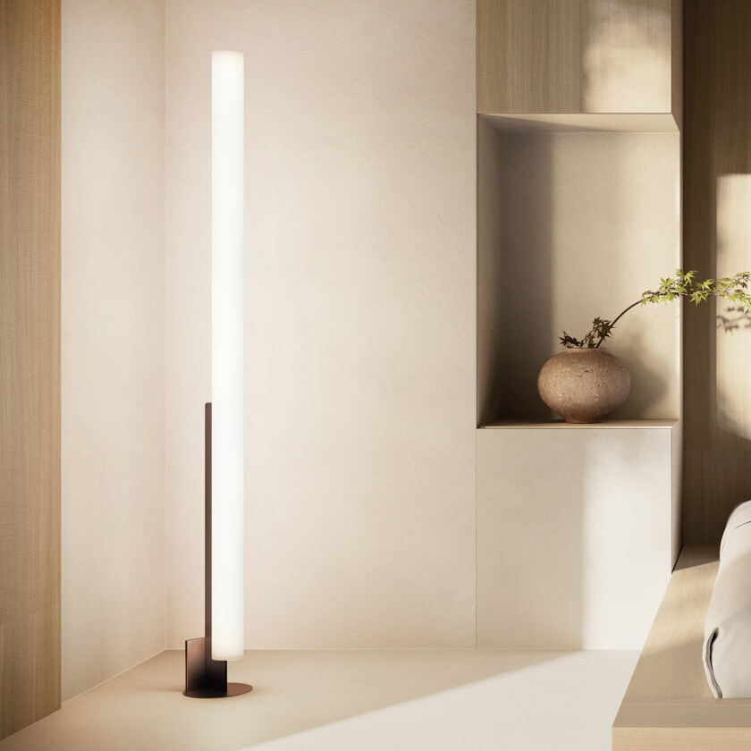 LED-gulvlampe Model T, trinnløs dimbar, svart