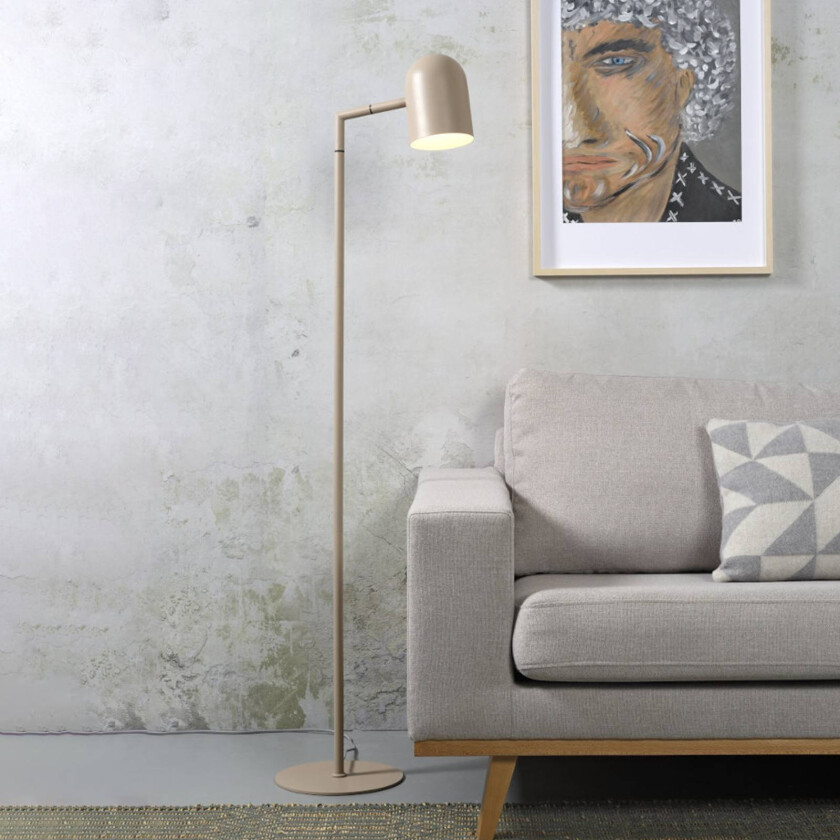 Det handler om RoMi Marseille gulvlampe, sandfarge