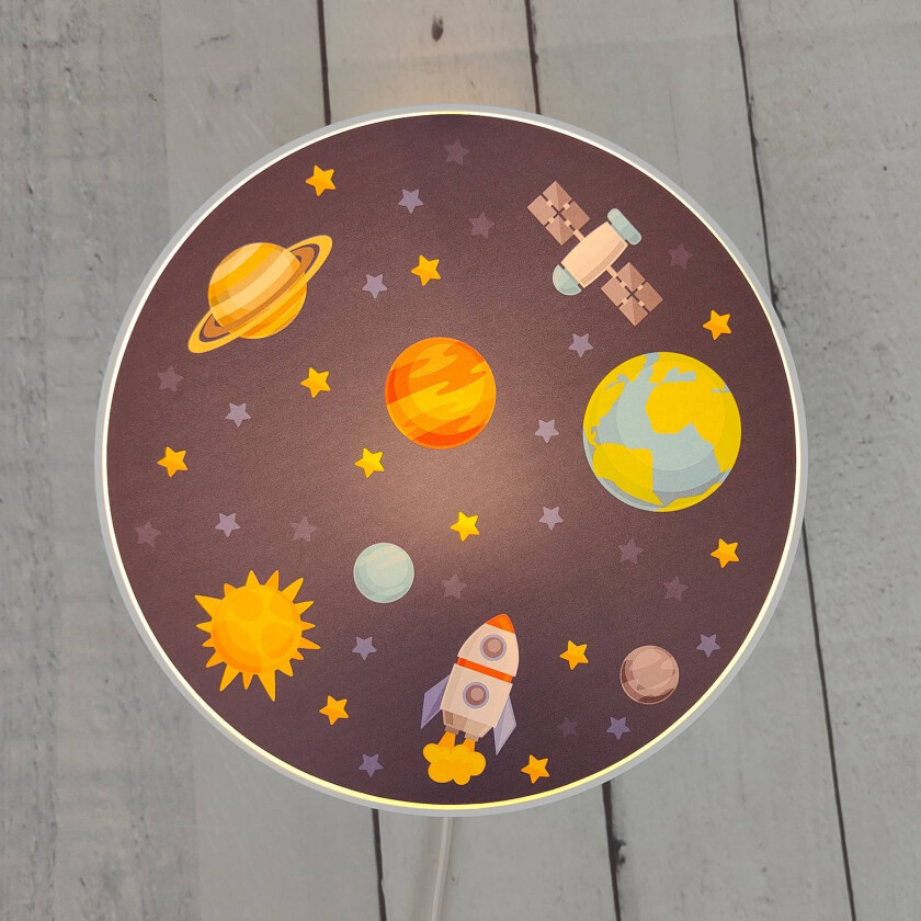 Vegglampe Verdensrom med støpsel