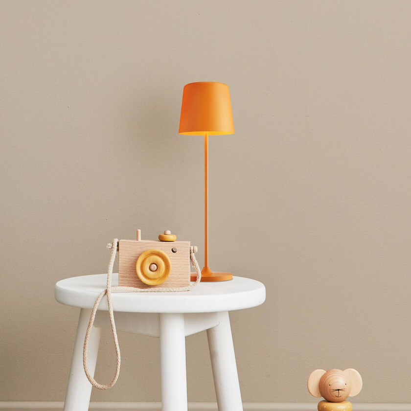 Kaami LED-bordlampe, dimbar, oransje matt