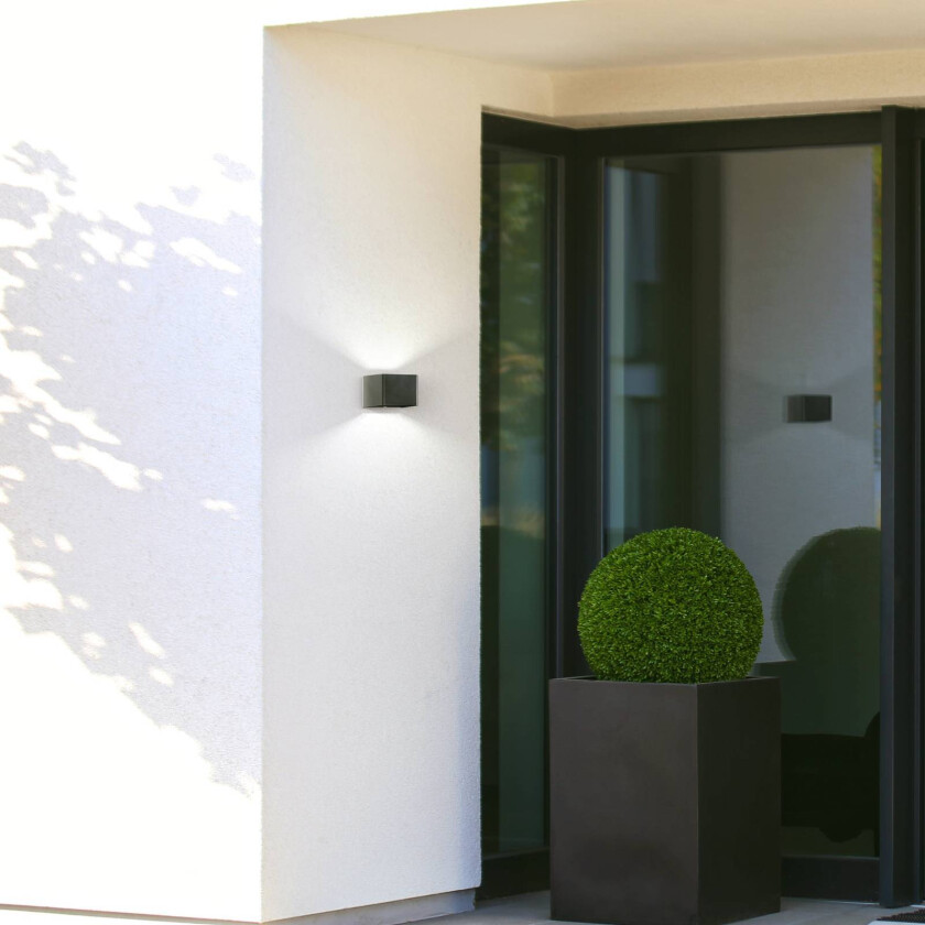 LED-vegglampe Magnetics, svart, USB, bevegelsessensor