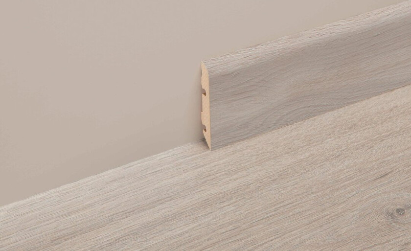 BERRYALLOC ELEGANT EIK NATUR SOKKELLIST 2400X14X60