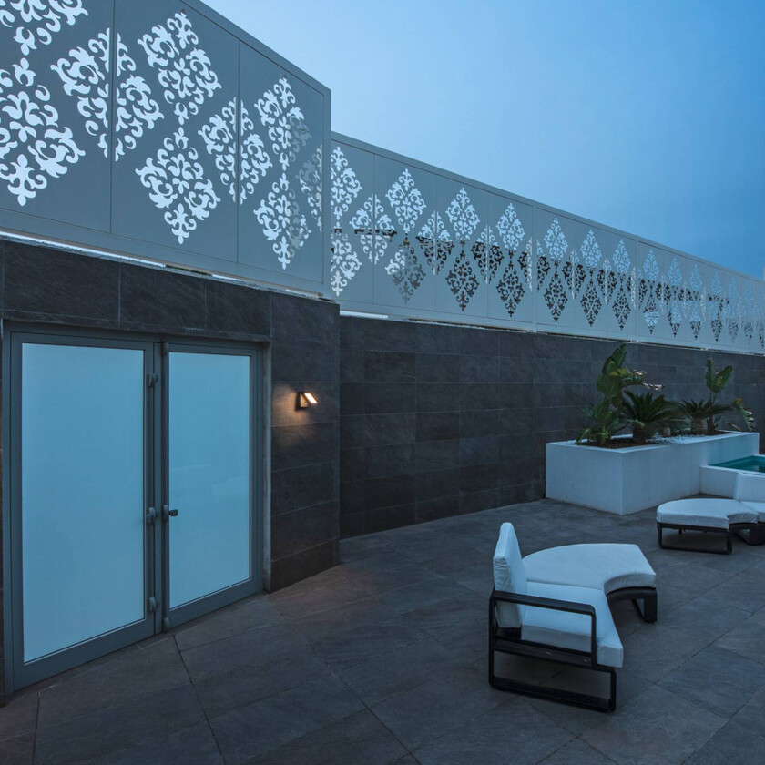 LED-vegglampe Abridor, antrasitt, bredde 14 cm, sensor