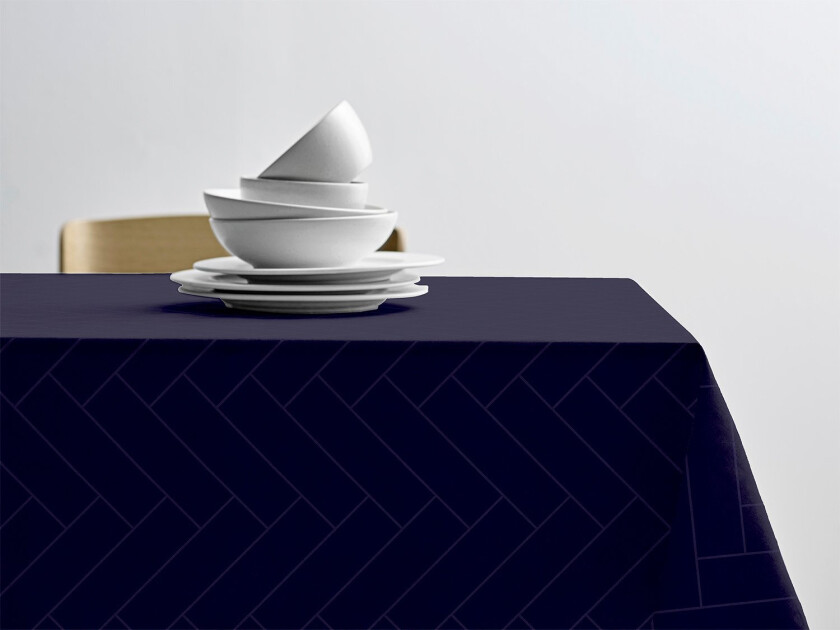 Duk cm Tiles Damask Indigo Str 370x140 - Duker Bomull