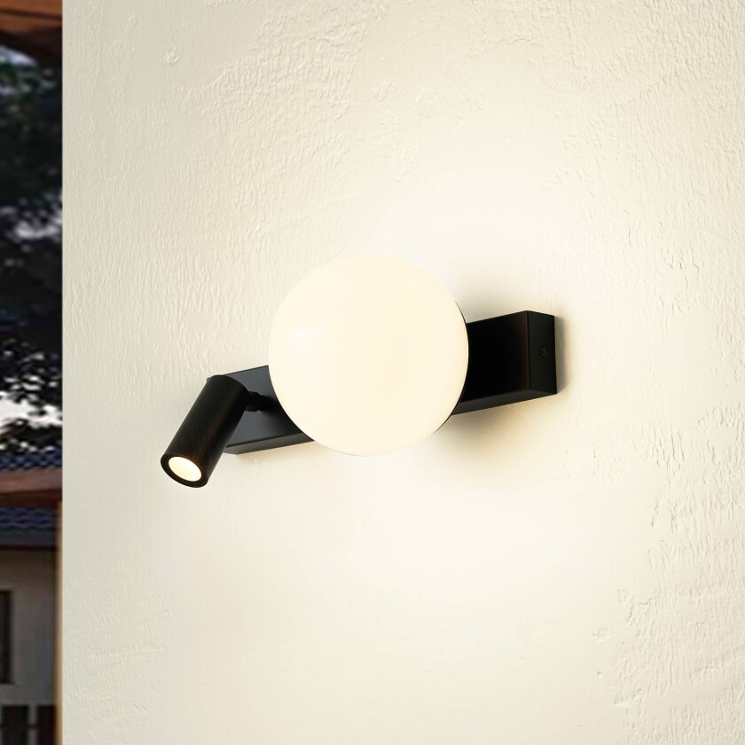 Lindby utendørs vegglampe Larcie, 2 lyskilder, sensor
