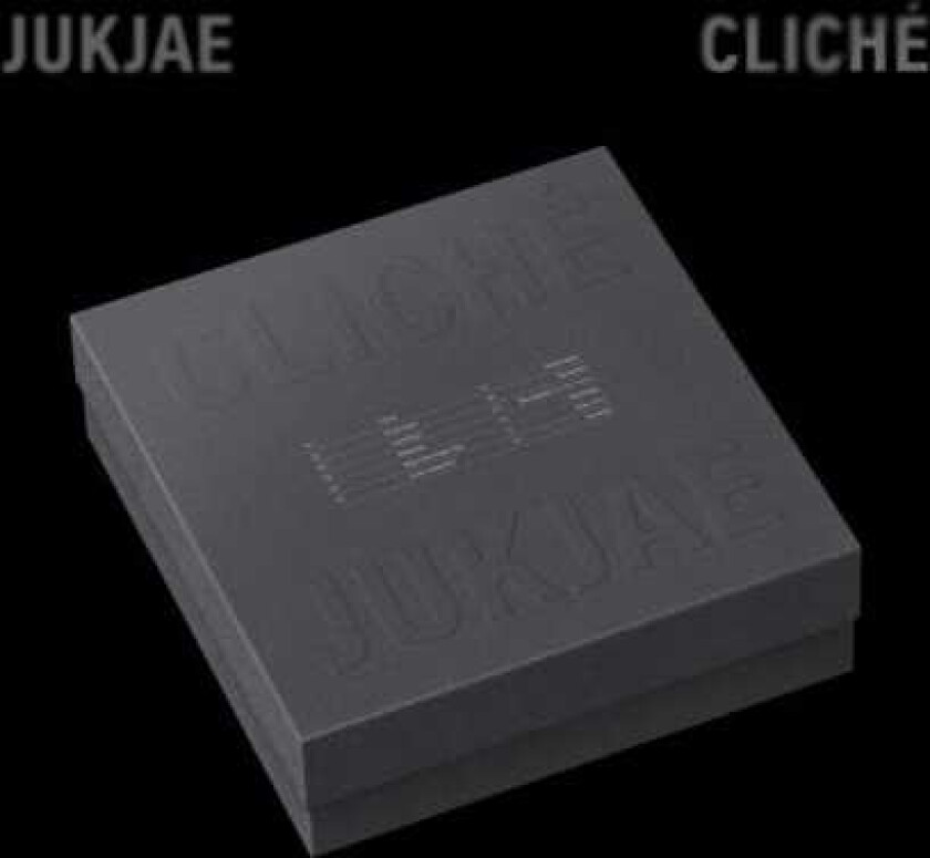 Bilde av Jukjae Cliche Special Package incl. DoubleSided Folded poster, Tracing Paper, 5pc Photocard Set + Keyring CD