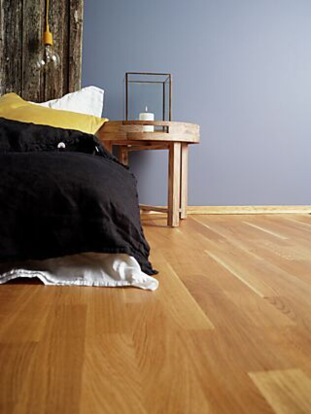 Parkett 3-stav med lange bord i eik