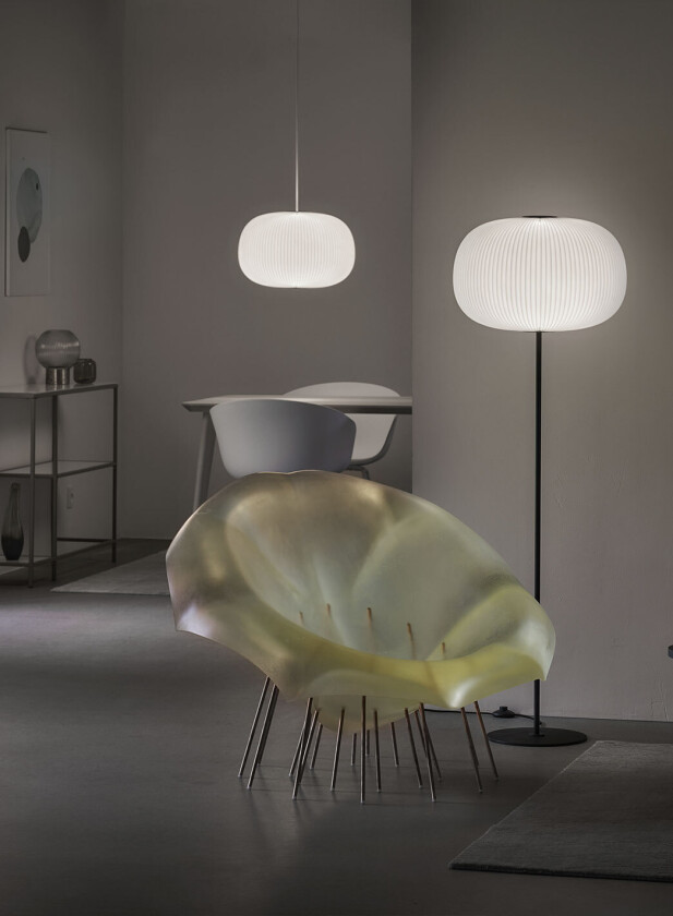 Lamella gulvlampe H150 - hvit/sort