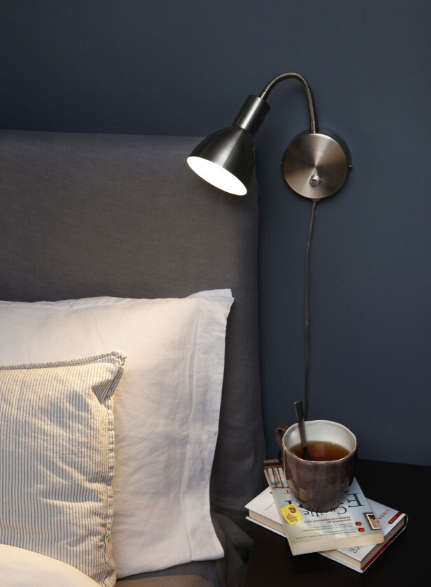 Bent vegglampe - børstet stål
