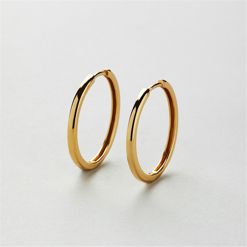 Faye Hoops (L)