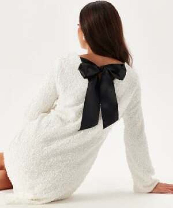 Viaria L/S O-NECK OPEN BACK DR Snow White 40