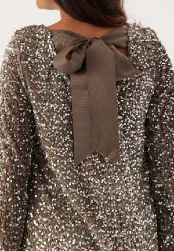 Pckam Ls Deep Back Bow Dress Morel Detail:silver Sequins S