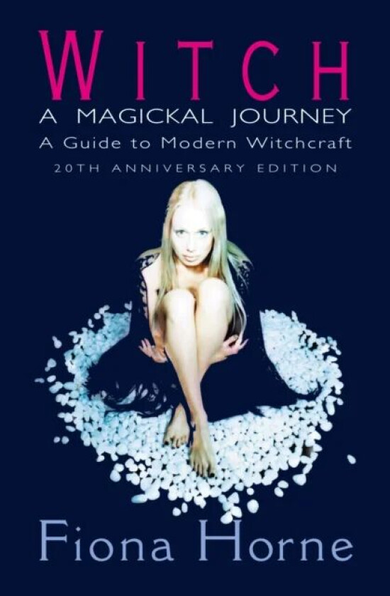 Witch: a Magickal Journey av Fiona Horne