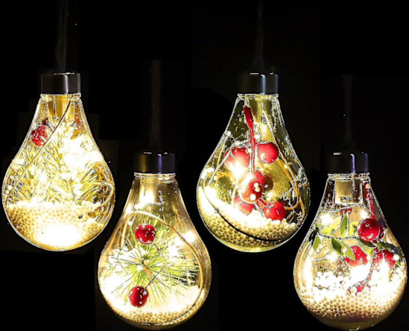 Julekuler i Klar Plast, 4 stk. Hengende Julekulepynt med LED-lys, Kunstig Snø og Bær, Furu Nåler